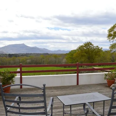 La Ferme Ostalapia Bed and breakfast Ahetze